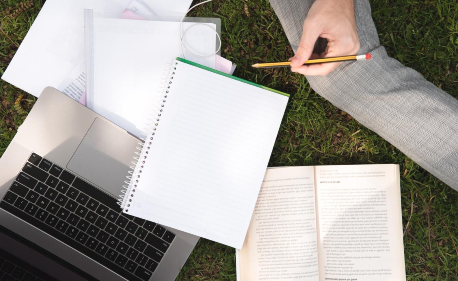 Sistema di archiviazione digitale organizzato per categorie tematiche