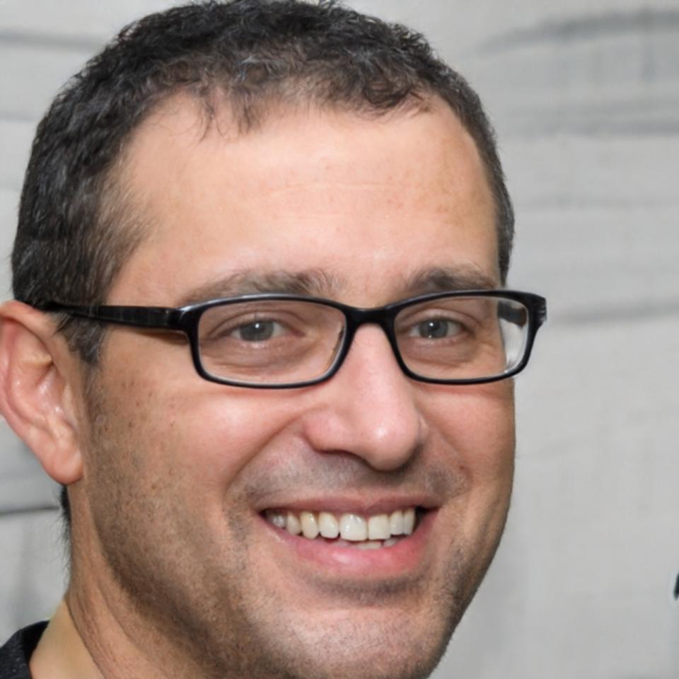 Ritratto professionale di Valerio Bianchi, esperto in transizione digitale